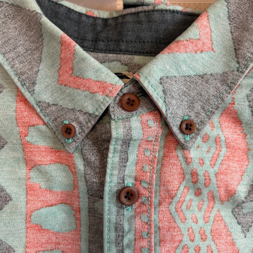 Gently Used Vans Off The Wall Mens Geometric Tribal Print Button Down Shirt M